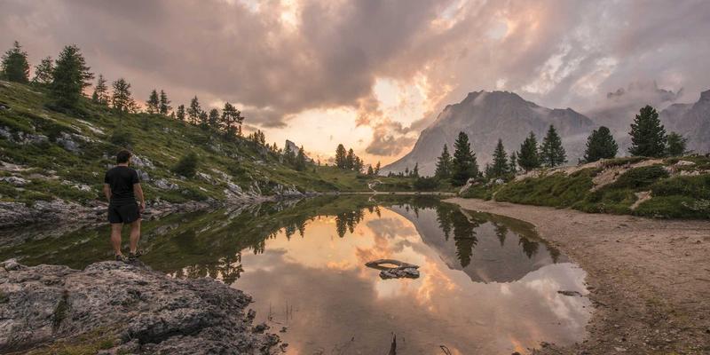 WDSSBJ技术咨询：如何通过情感分析与多轮对话决策引擎构建新一代智能客服